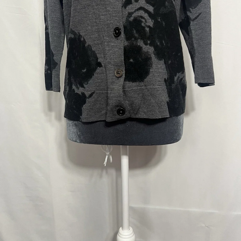 Talbots Size Mp Gray Black Floral Print Merino Wool 3/4 Sleeve Cardigan Sweater